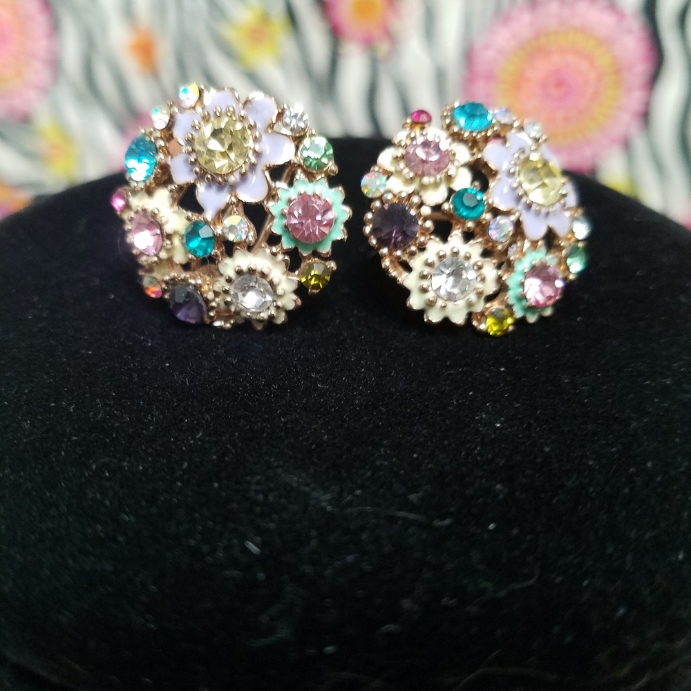 Pierced earrings,  porcelain and rhinestones